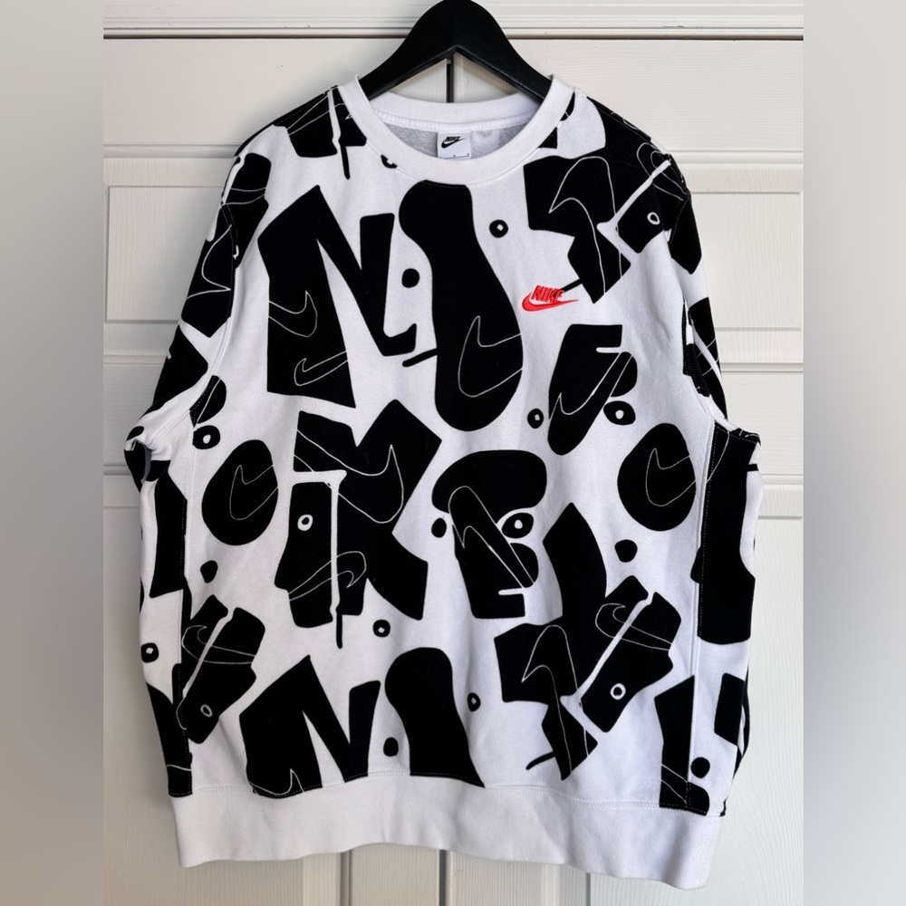 *SOLD*  Nike Black White Graphic Pullover Crewneck